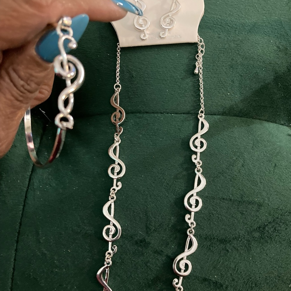 Elegant Silver Treble Clef Jewelry Set